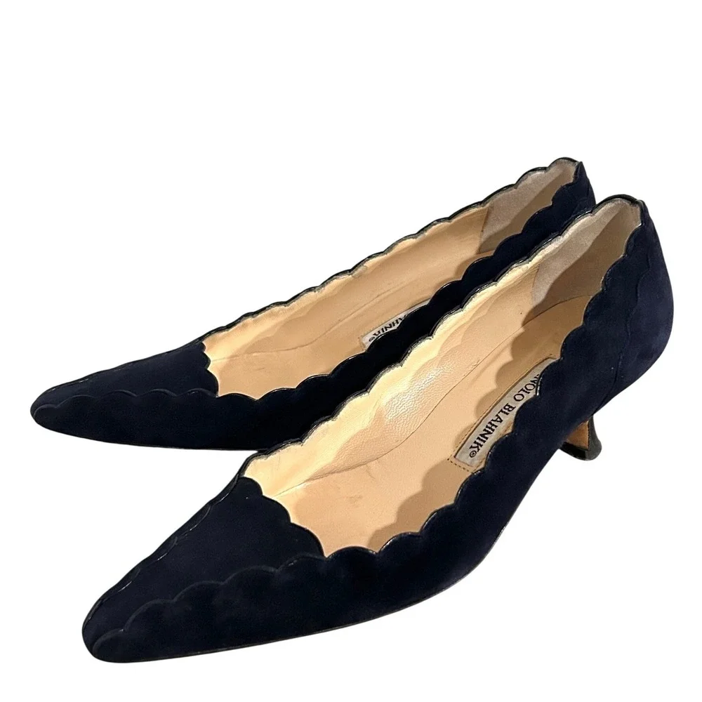 Manolo Blahnik Scalloped Navy Suede Pointed Toe Kitten Heel Pumps 37 7 Old Money